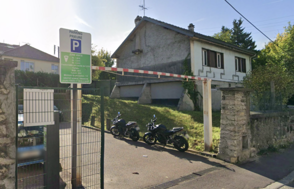parking prieuré