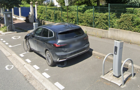 Borne de recharge électrique Avenue du 18 juin 1940 angle rue Thiers