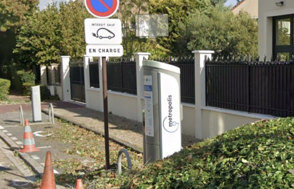 Borne de recharge électrique Rue du Lieutenant-Colonel Driant