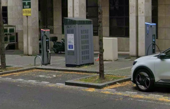 Borne de recharge électrique Rue Auguste Perret