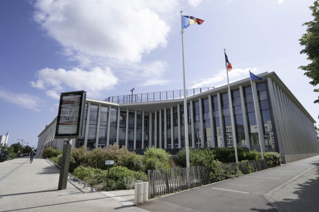 complexe omnisport alain mimoun - Agrandir l'image, fenêtre modale