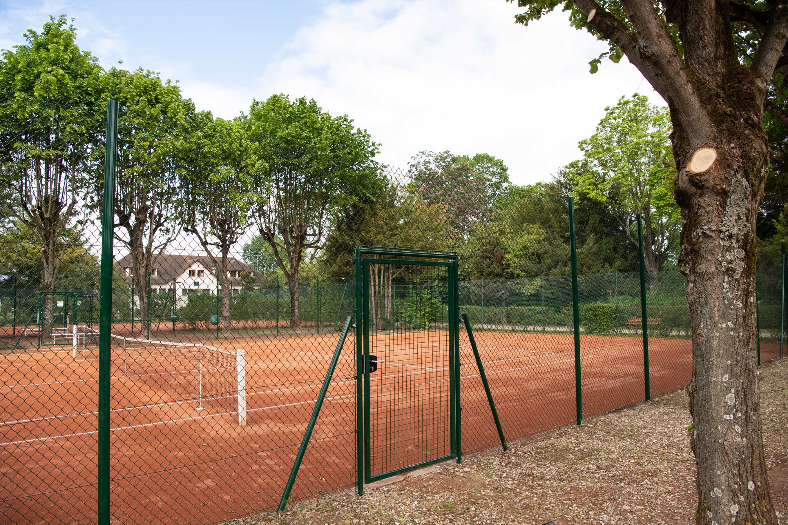 Des courts de tennis au parc des BordsdeSeine Ville de RueilMalmaison Des courts de tennis au parc des BordsdeSeine Ville de RueilMalmaison